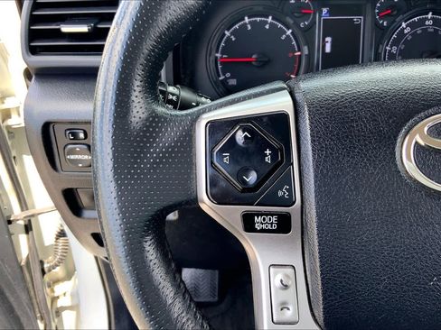 Used 2022 Toyota 4Runner SR5 AWD/4WD image 23