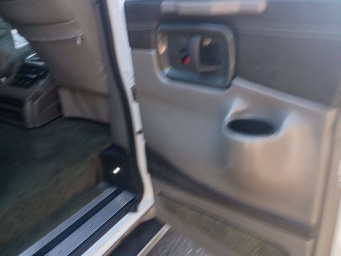 Used 2017 Chevrolet Express 2500 RWD image 19
