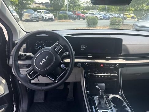 Used 2024 Kia Carnival SX FWD image 4