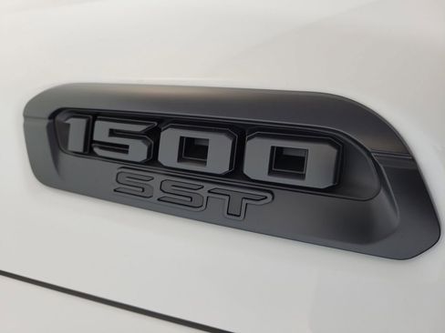 Used 2025 RAM 1500 Big Horn AWD/4WD image 8