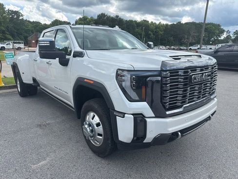 Used 2024 GMC Sierra 3500 Denali Ultimate AWD/4WD image 3