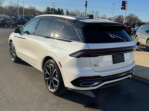 Used 2024 Lincoln Nautilus Reserve w/ Equipment Group 202A image 7