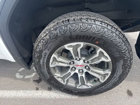 New 2025 GMC Sierra 1500 SLE w/ Preferred Package image 37