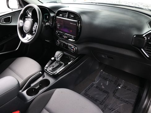 Used 2025 Kia Soul S FWD image 22