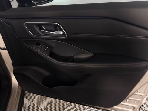 Used 2025 Nissan Rogue Platinum w/ Tech Package FWD image 35