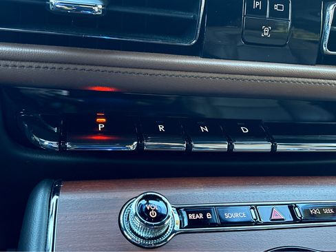 Used 2023 Lincoln Aviator Reserve w/ Equipment Group 201A image 18