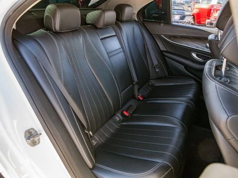 Used 2018 Mercedes-Benz E 300 4MATIC image 12