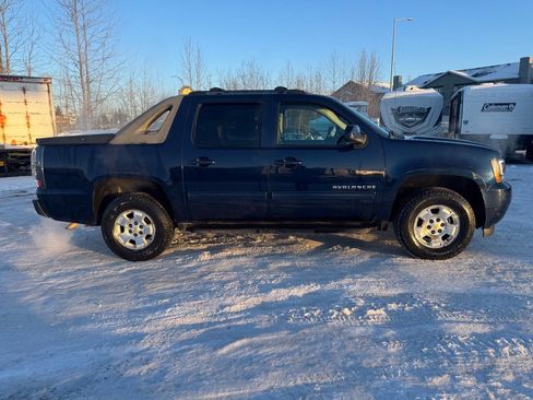 Used 2011 Chevrolet Avalanche LS image 6