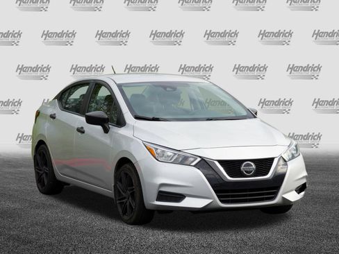 Used 2020 Nissan Versa S FWD image 2