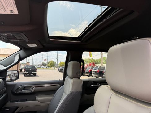 Used 2023 Chevrolet Silverado 1500 ZR2 image 45