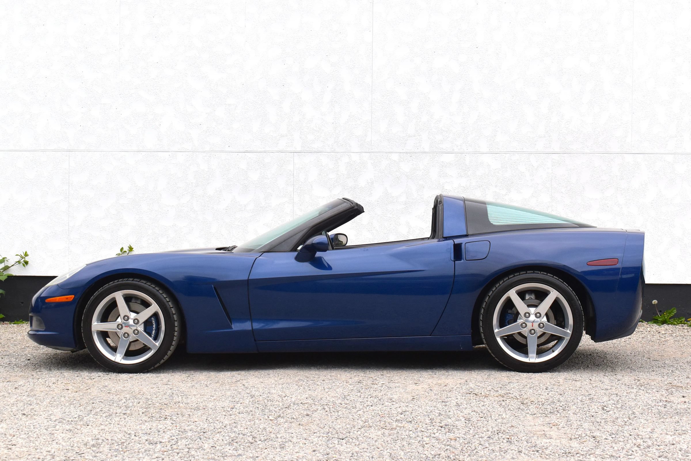 Used 2005 Chevrolet Corvette Coupe w/ Preferred Equipment Group RWD image 52
