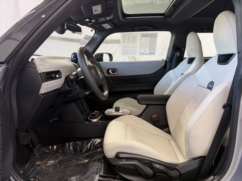 Certified 2025 MINI Cooper 2-Door Hardtop FWD image 10