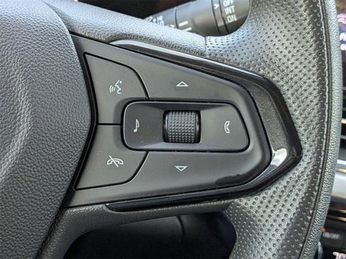 Certified 2025 Chevrolet Trax LT image 28