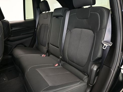 Used 2025 Jeep Grand Cherokee Laredo image 29