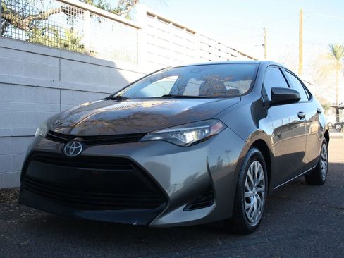 Used 2018 Toyota Corolla LE image 23