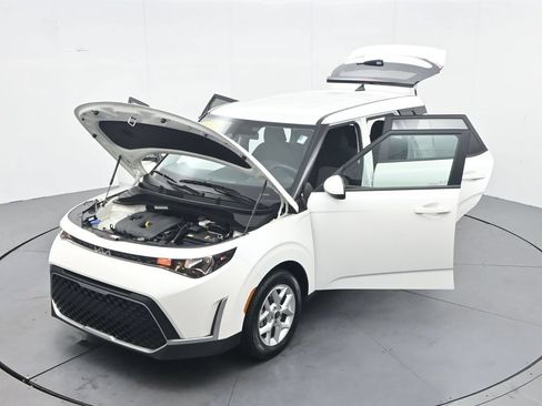 Used 2025 Kia Soul LX w/ LX Technology Package FWD image 40