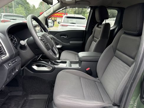 Used 2022 Nissan Frontier SV w/ Technology Package RWD image 9