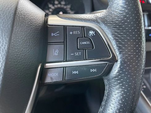 Used 2021 Toyota Sienna FWD image 28