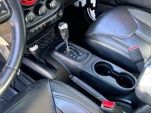 Used 2015 Jeep Wrangler Unlimited Sahara w/ Connectivity Group image 16