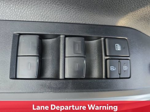 Certified 2025 Toyota Highlander XLE AWD/4WD image 34