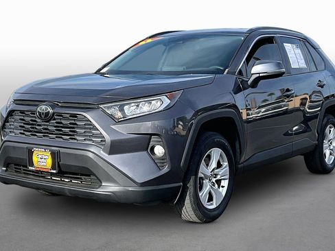 Used 2021 Toyota RAV4 XLE FWD image 1