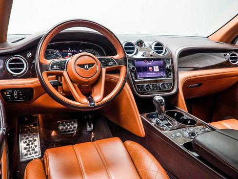 Used 2017 Bentley Bentayga image 18