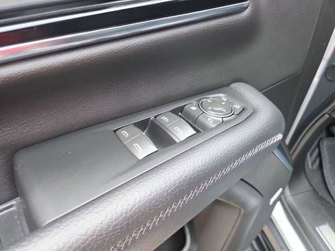 Used 2025 GMC Yukon XL Denali RWD image 23