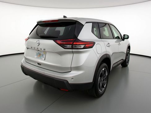 Used 2025 Nissan Rogue SV image 9
