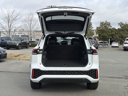 New 2026 Volkswagen Tiguan SE R-Line image 14