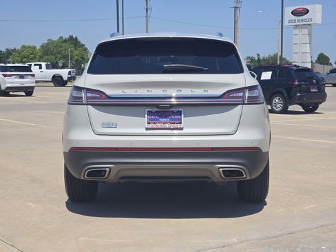 Used 2022 Lincoln Nautilus FWD w/ Premium Package image 8