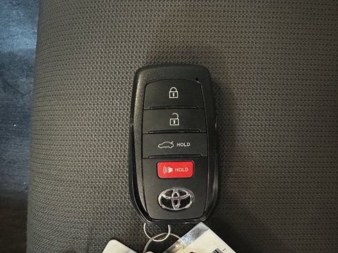 Used 2023 Toyota Corolla LE w/ LE Convenience Package FWD image 17