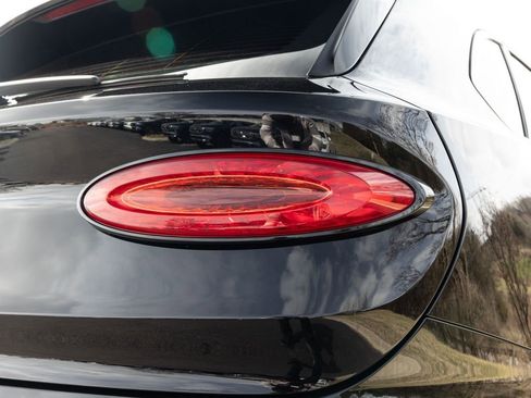 Used 2025 Bentley Bentayga V8 image 66