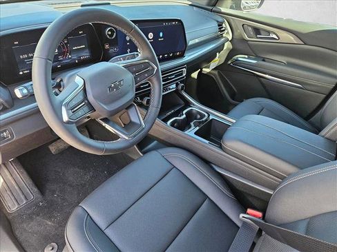 New 2026 Chevrolet Traverse LT image 3