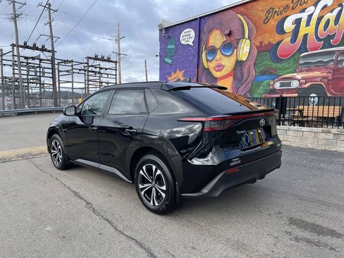 Used 2024 Toyota bZ4X XLE w/ Weather Package image 3