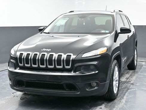 Used 2018 Jeep Cherokee Latitude w/ Safety Group image 5