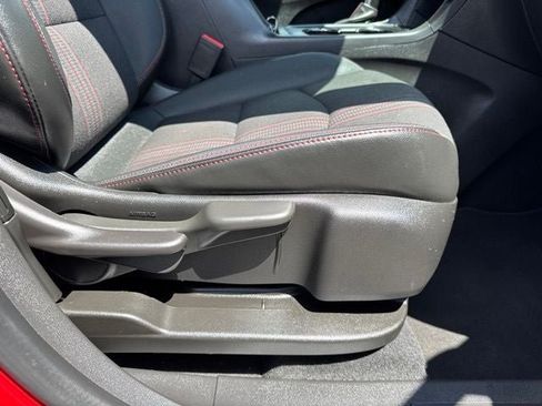 Used 2023 Chevrolet Equinox RS FWD image 30