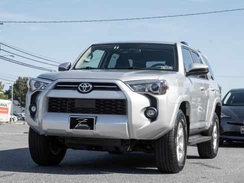 Used 2024 Toyota 4Runner SR5 image 6