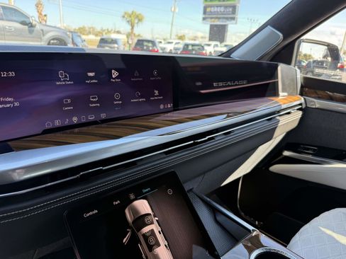 Used 2026 Cadillac Escalade Platinum Sport w/ LPO, ONYX Package image 46