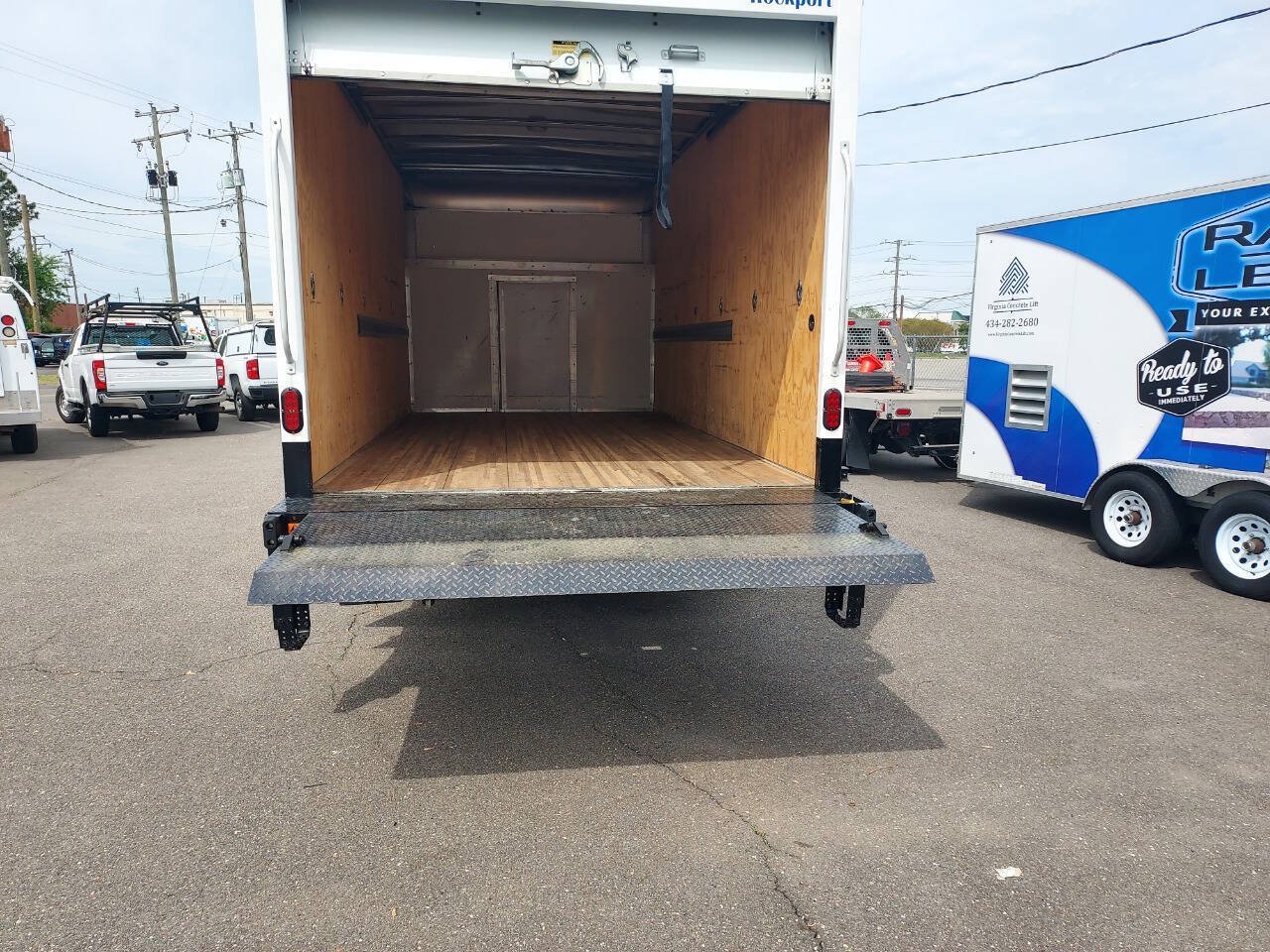 Used 2022 Ford E-450 and Econoline 450 Super Duty w/ Power Windows & Locks Group RWD image 11