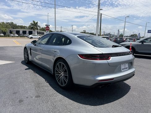 Used 2018 Porsche Panamera 4 AWD/4WD image 5