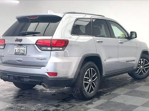 Used 2018 Jeep Grand Cherokee Trailhawk w/ Trailhawk Luxury Group AWD/4WD image 13