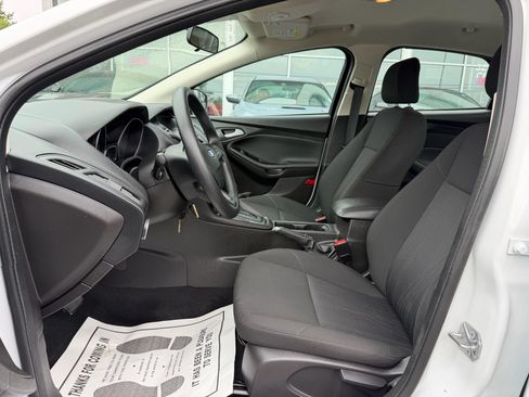 Used 2015 Ford Focus SE w/ Reverse Sensing Package FWD image 3