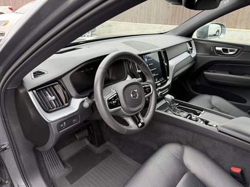 Used 2020 Volvo XC60 T5 Momentum image 22