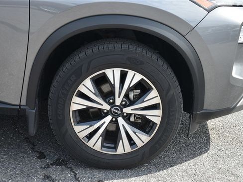 Used 2023 Nissan Rogue SV image 3