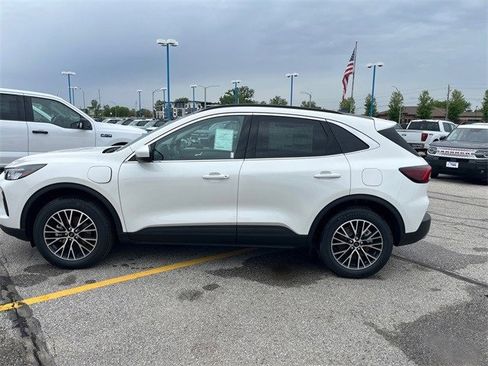 New 2025 Ford Escape SE w/ Class II Trailer Tow Package image 8