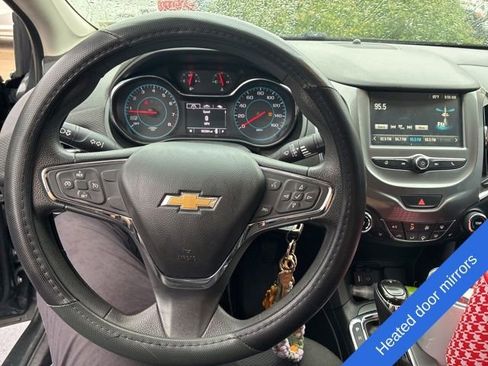 Used 2018 Chevrolet Cruze LT w/ LT Fleet Convenience Package FWD image 9