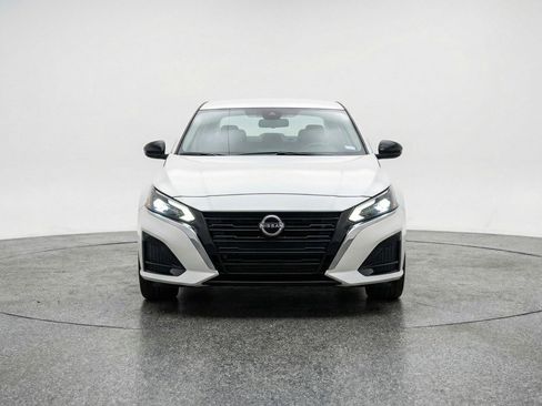 Used 2025 Nissan Altima 2.5 SV FWD image 2