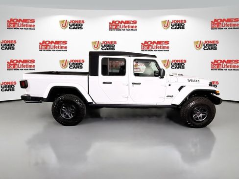 Used 2023 Jeep Gladiator Sport AWD/4WD image 17