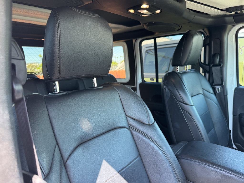 Used 2022 Jeep Wrangler Unlimited Sahara AWD/4WD image 16