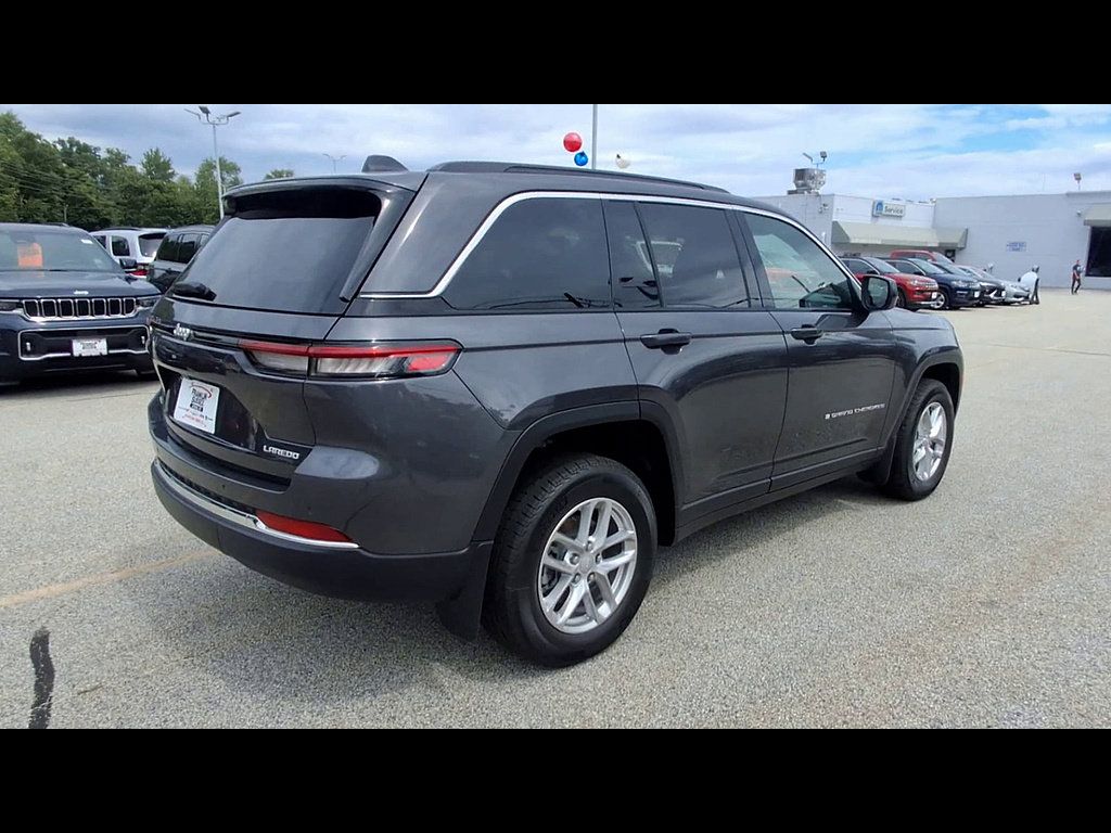 Used 2026 Jeep Grand Cherokee Laredo w/ MOPAR Finishing Package AWD/4WD image 8